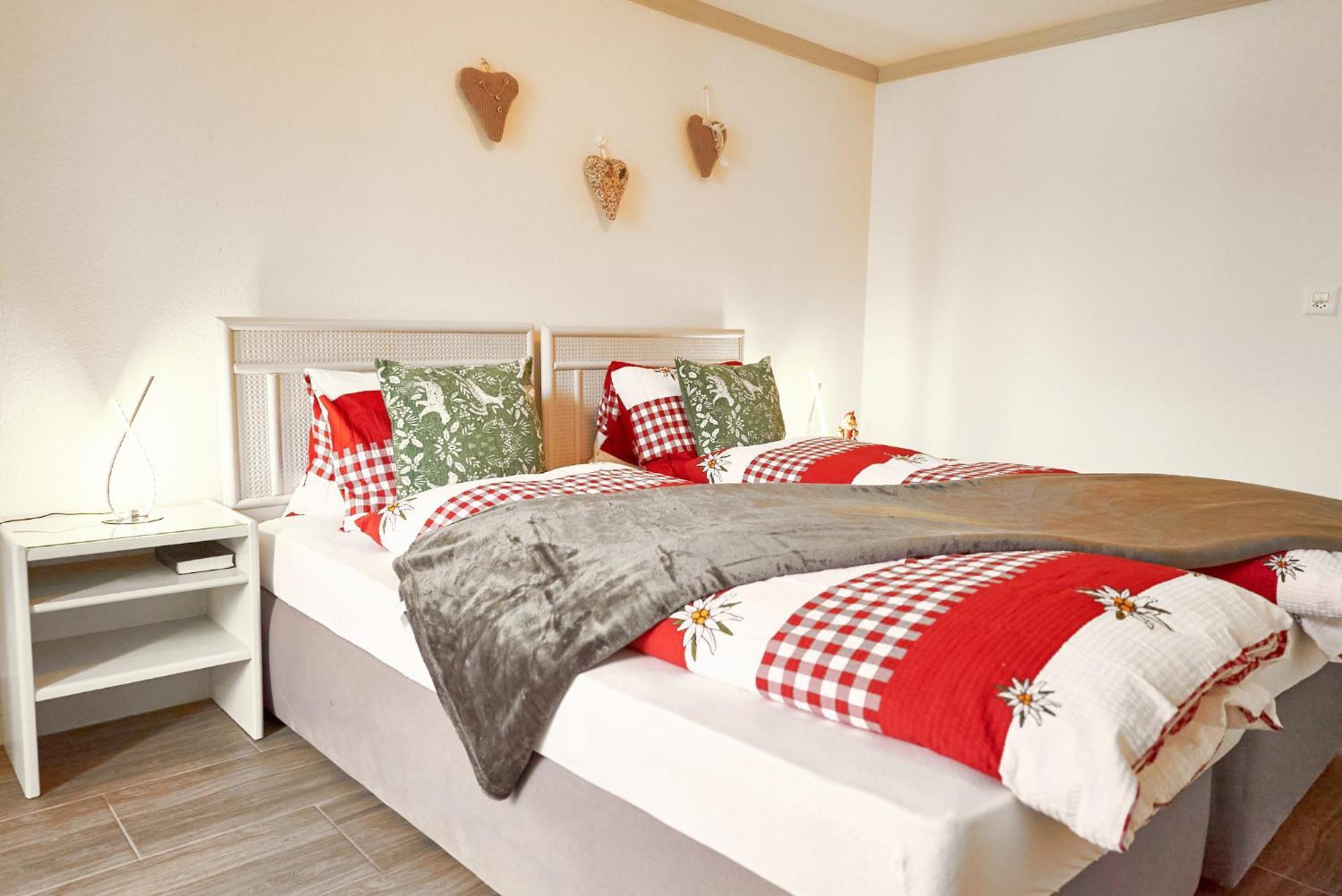 Double Room By Interlaken. Parking Därligen Esterno foto